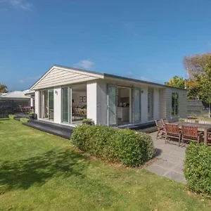 Couette-café In The Heart Of Fendalton, Christchurch